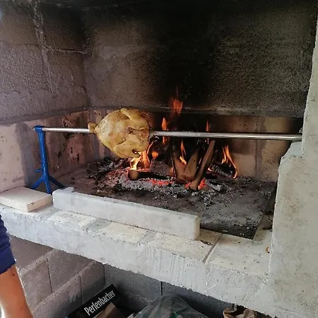 Anika Apartmán *